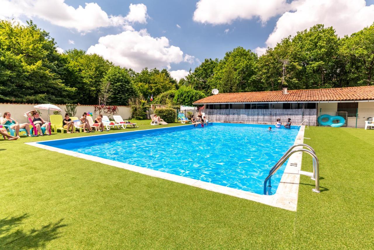 Camping Bois De St Hilaire Chalandray Bagian luar foto