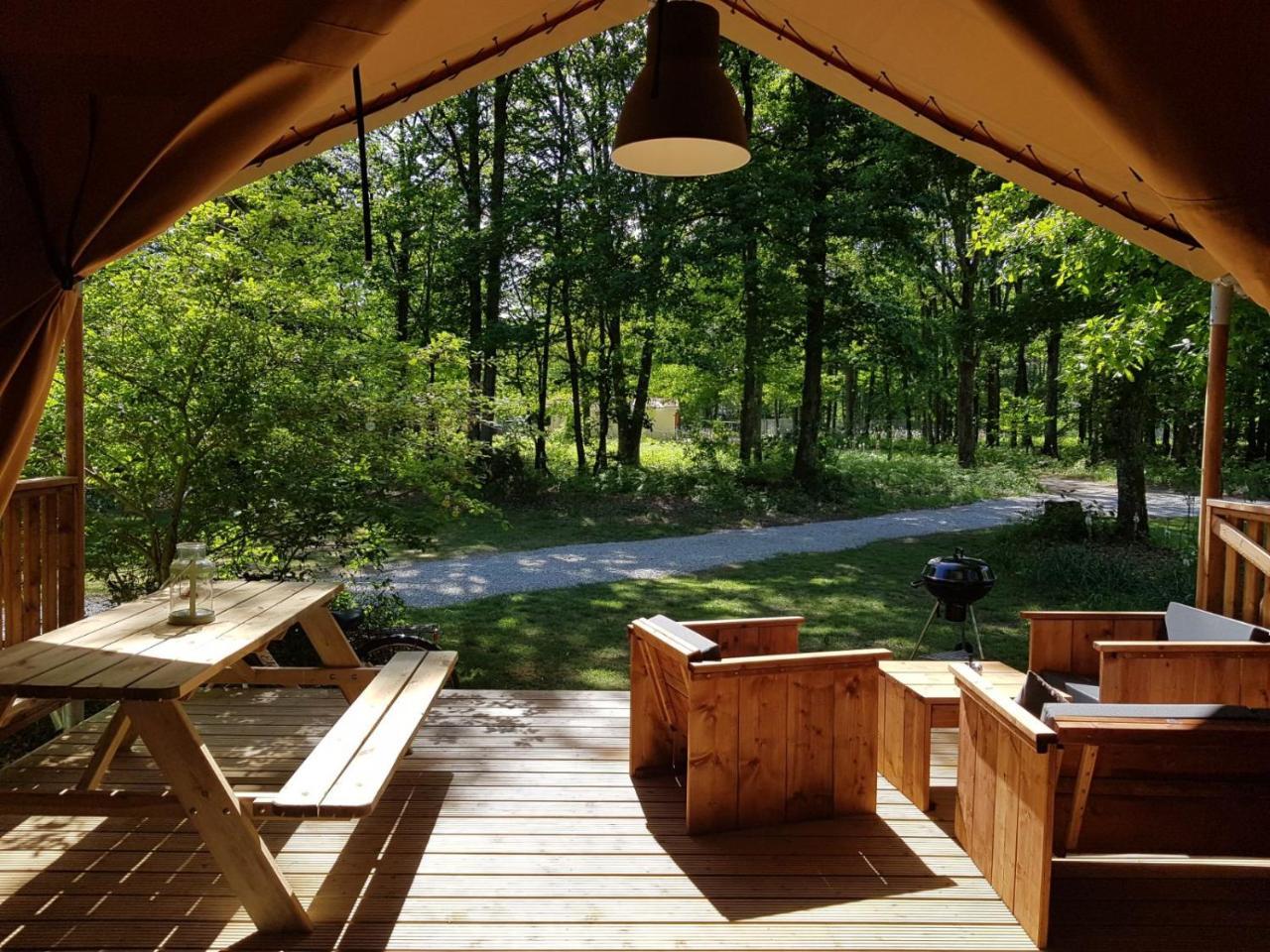 Camping Bois De St Hilaire Chalandray Bagian luar foto