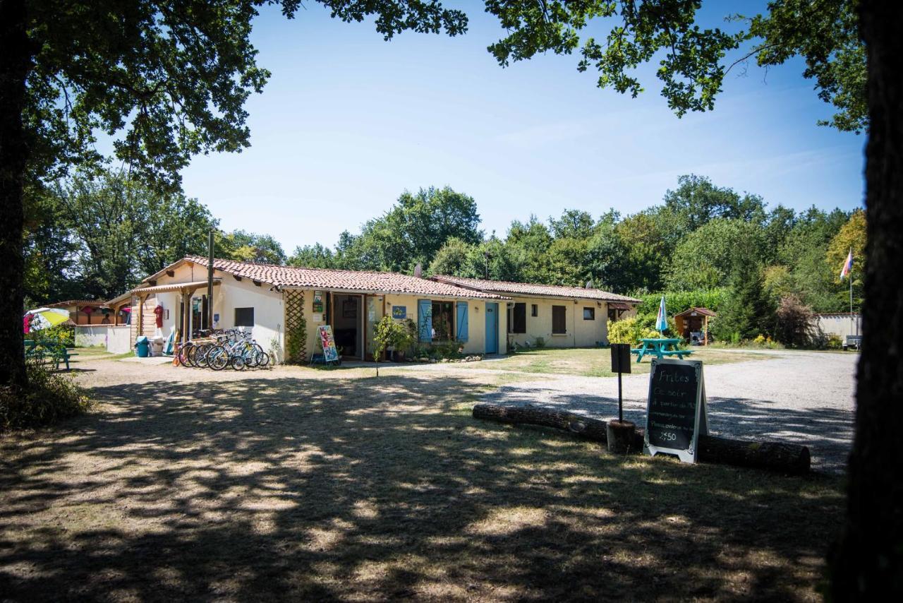 Camping Bois De St Hilaire Chalandray Bagian luar foto