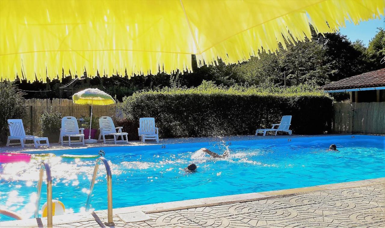 Camping Bois De St Hilaire Chalandray Bagian luar foto