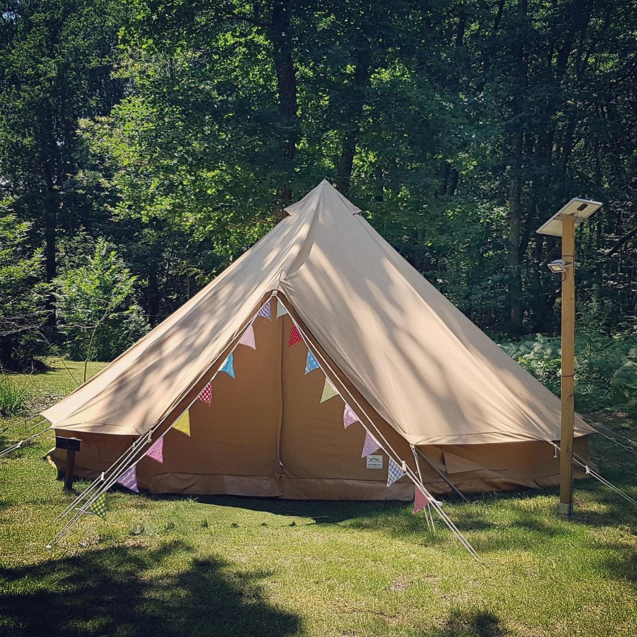 Camping Bois De St Hilaire Chalandray Bagian luar foto