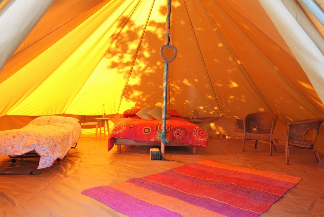 Camping Bois De St Hilaire Chalandray Bagian luar foto