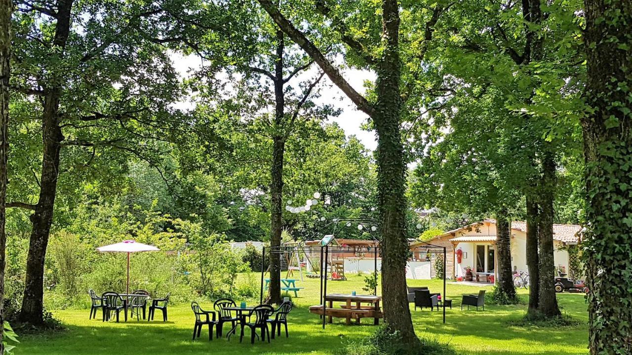 Camping Bois De St Hilaire Chalandray Bagian luar foto